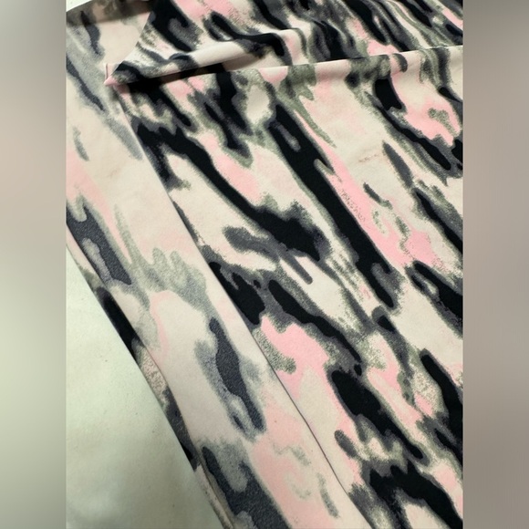 Lululemon Water Bound Singlet - Picture 5 of 8